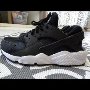 Nike Air Huarache 🖤